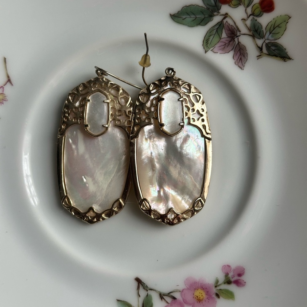 Kendra Scott Deva Large Drop Earrings - Ivory Mother of Pearl - RARE